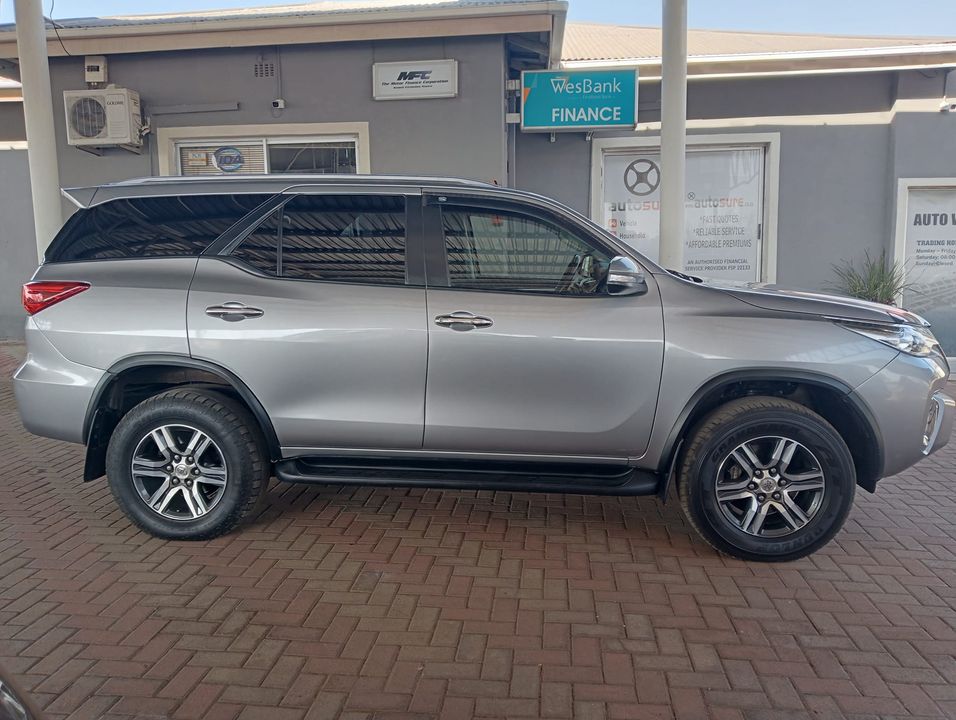 2016 TOYOTA FORTUNER 2.4 GD-6 R/B AUTO