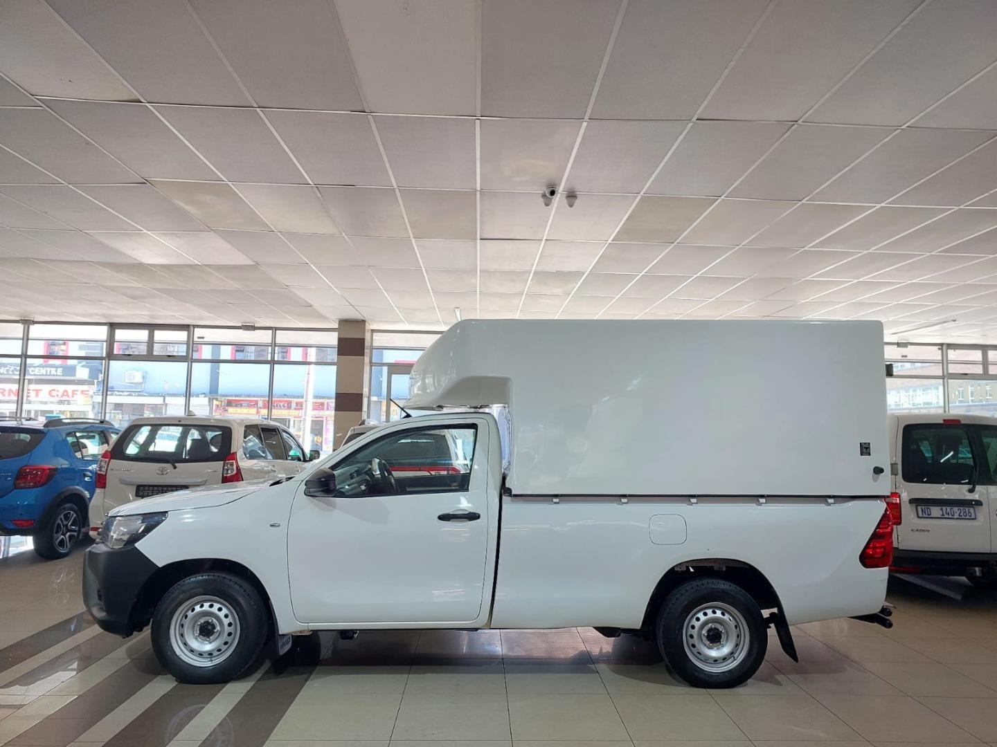 2020 TOYOTA HILUX 2.4gd s (aircon)