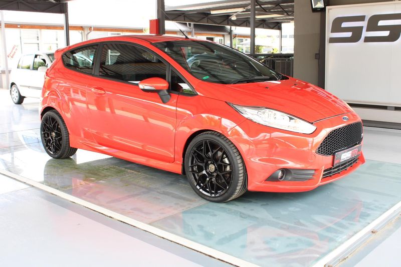 2017 FORD FIESTA ST 1.6 ECOBOOST GDTI VERY LOW KM CLEAN VEHICLE