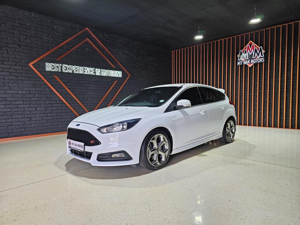 2018 Ford Focus ST 1