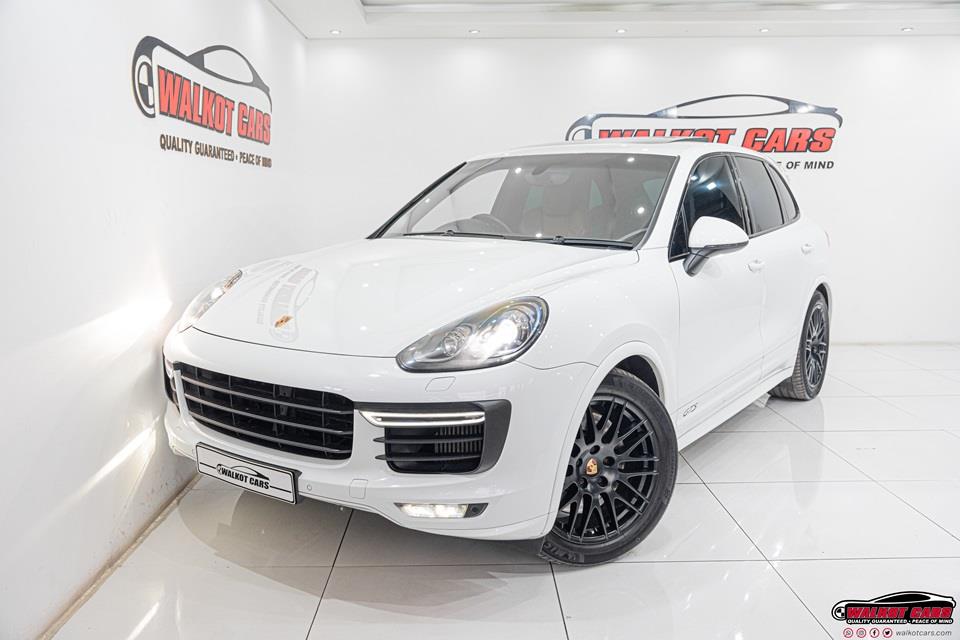 2015 Porsche Cayenne GTS