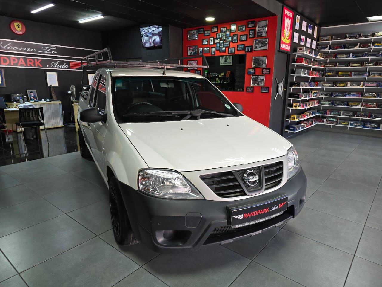 2019 NISSAN NP200 1.6i (aircon) safety pack