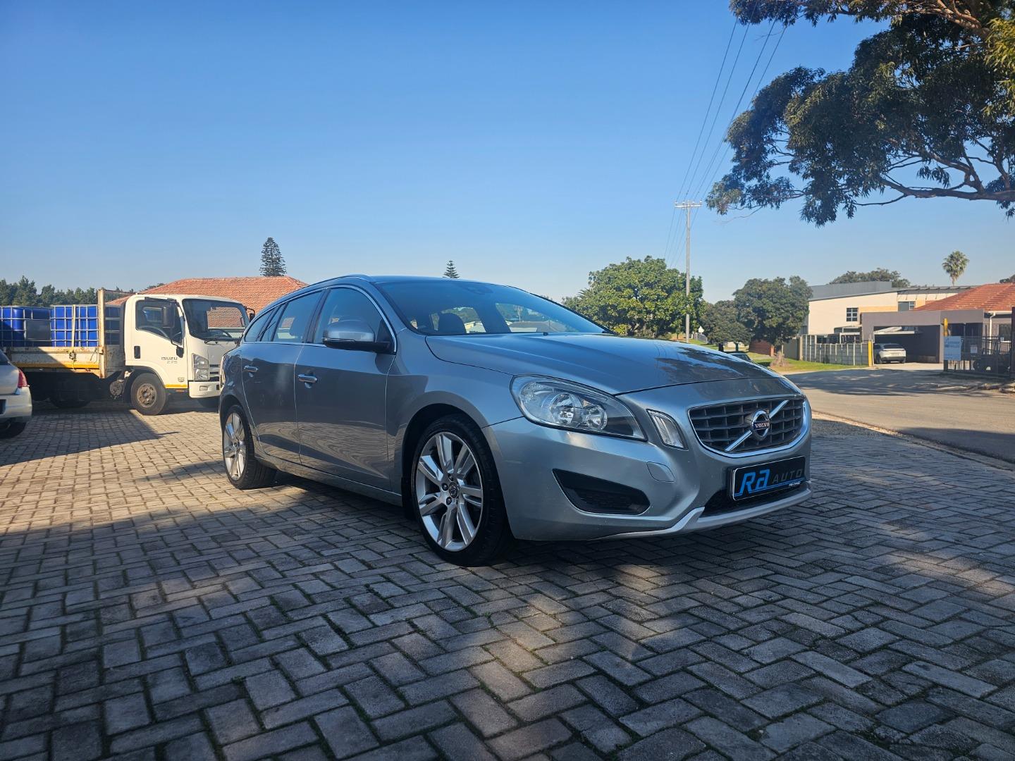 2011 VOLVO V60 T4 EXCEL AUTO