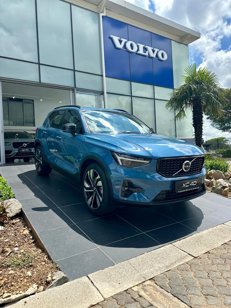 2024 VOLVO XC40 B4 PLUS DARK GEARTRONIC (MILD HYBRID)