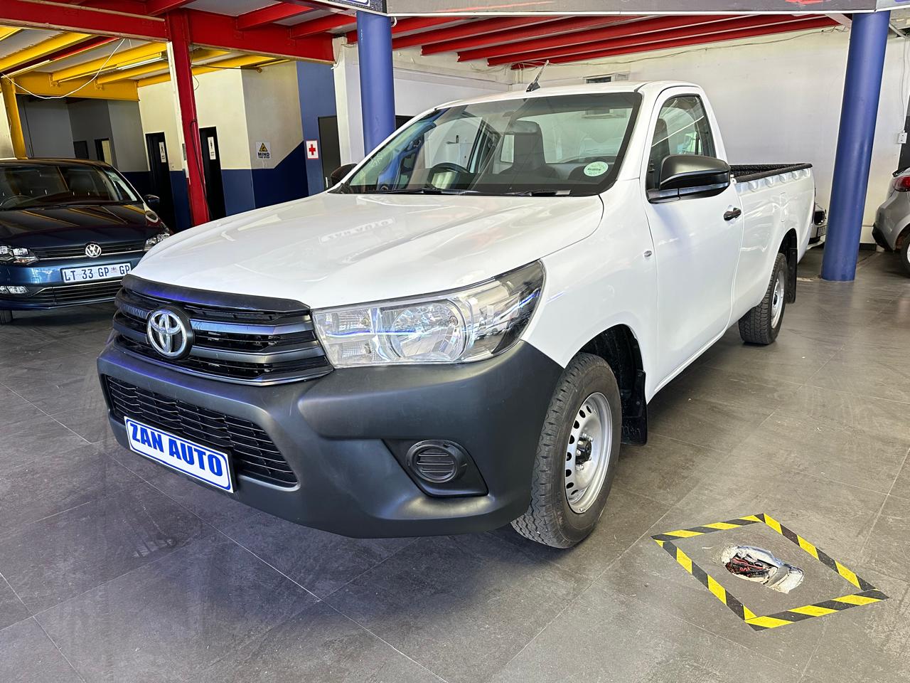 2016 TOYOTA HILUX 2.4gd (aircon)
