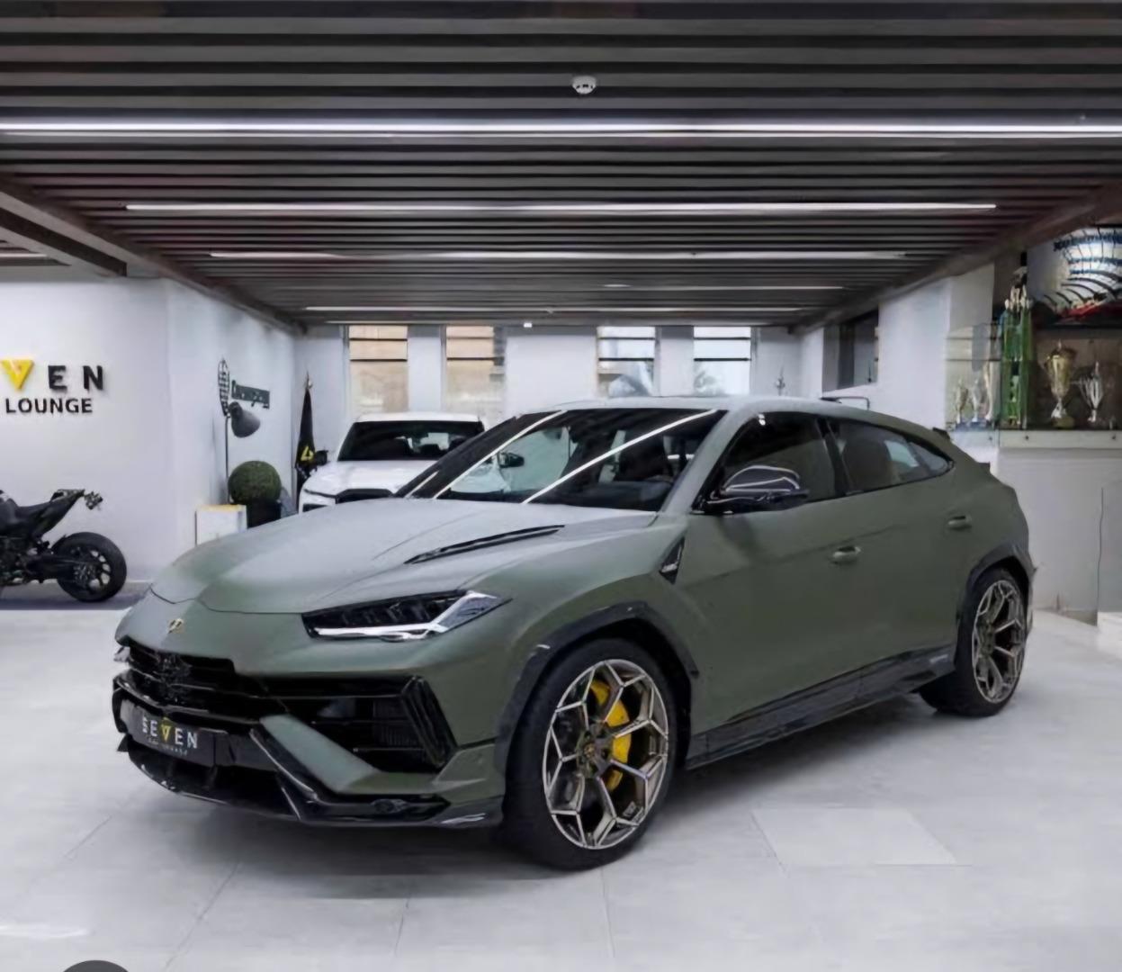 2023 Lamborghini Urus Performante