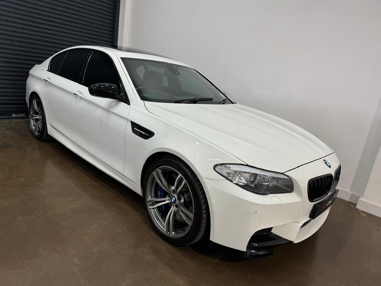 2012 BMW M5 M-DCT (F10)