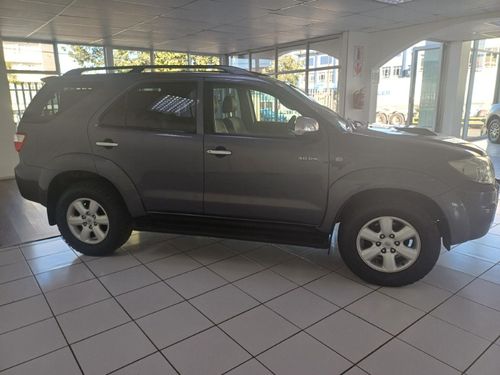 2011 TOYOTA FORTUNER 3.0D-4D R/B A/T