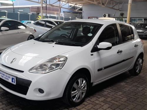 2012 Renault Clio III 1.6 Yahoo 5-dr