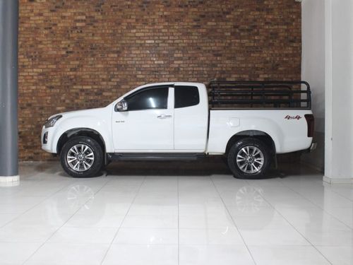 2019 Isuzu D-Max 300 LX 4×4 Extended Cab R399 995