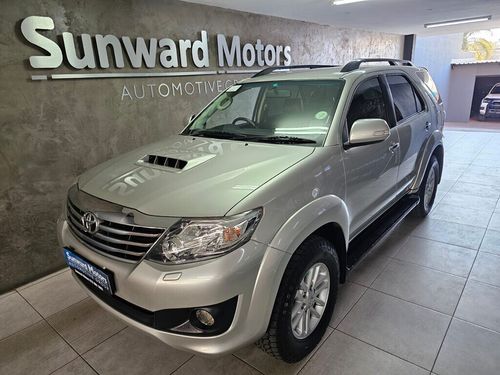 2014 TOYOTA FORTUNER 3.0D-4D R/B A/T