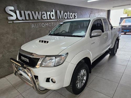 2015 TOYOTA HILUX 3.0D-4D LEGEND 45 4X4 XTRA CAB P/U