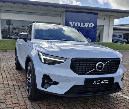 2024 VOLVO XC40 B4 GEARTRON ULTIMATE DARK (MILD HYBRID)