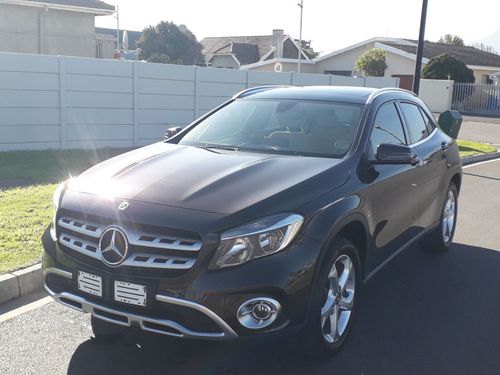 2018 MERCEDES-BENZ GLA 200 A/T