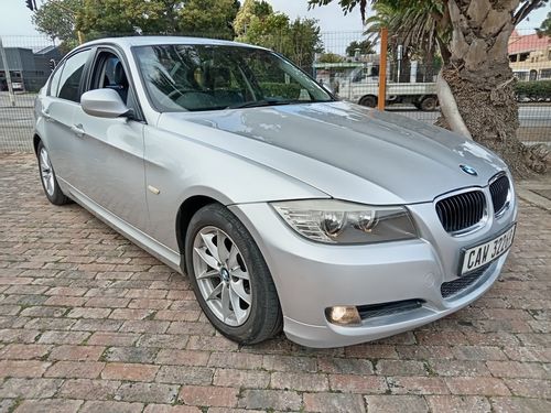 2011 BMW 320I (E90)