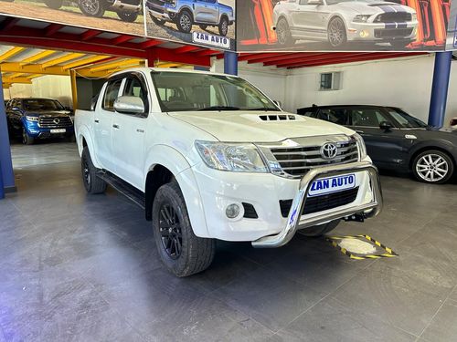 2011 TOYOTA HILUX 3.0d-4d double cab 4x4 raider auto