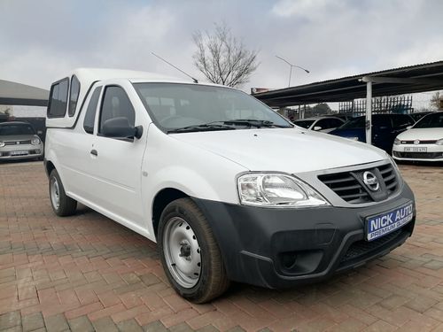 2022 NISSAN NP200 1.6i (aircon) safety pack