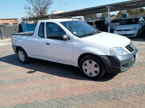 2022 NISSAN NP200 1.6i safety pack