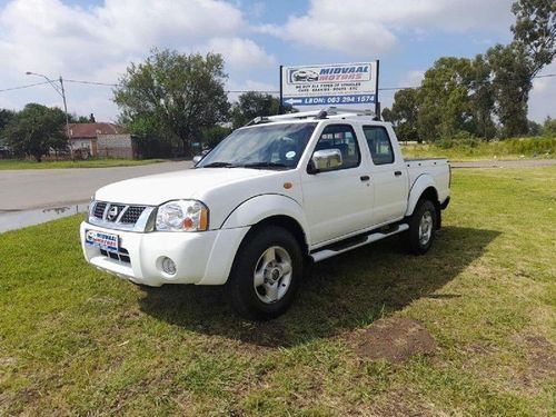 2010 Nissan NP300 2.4 HI Rider Double cab petrol