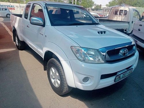 2011 Toyota Hilux 3.0 D4d xtra cab manual