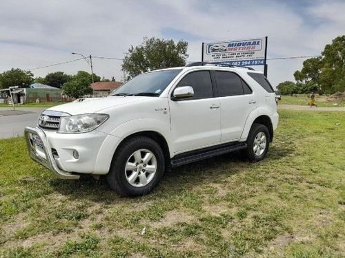 2011 Toyota Fortuner 3.0 D4D raised body auto