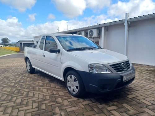 2023 Nissan NP200 1.6 8V Base + AC Safety