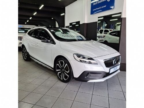 2019 Volvo V40 D3 Cross Country Momentum Geartronic R299 999