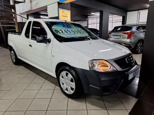 2023 Nissan NP200 1.6 8V Base + AC Safety R234 999