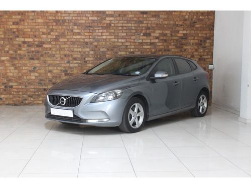 2019 Volvo V40 T3 Kinetic R149 900