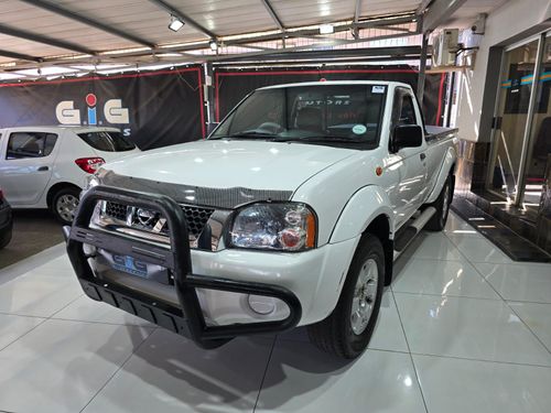 2013 Nissan NP300 Hardbody 2.4 high-rider