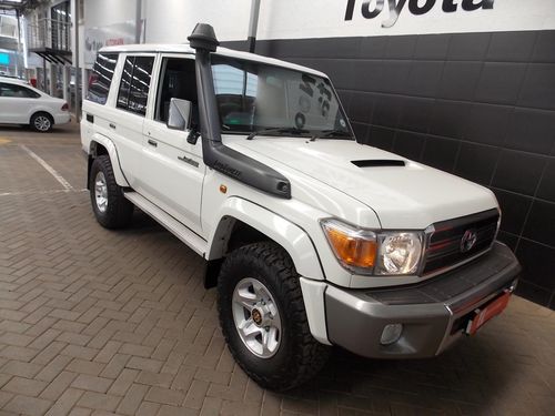 2014 Toyota Land Cruiser 76 4.5D-4D LX V8 Station Wagon