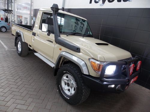 2021 Toyota Land Cruiser 70 4.5 PICKUP