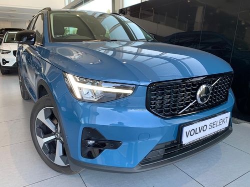 2024 Volvo XC40 B3 Plus Dark Geartronic (Mild Hybrid)