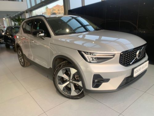 2022 Volvo XC40 B4 Plus Dark Geartronic (Mild Hybrid)