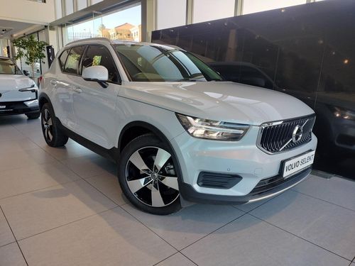 2021 Volvo XC40 D4 AWD Momentum