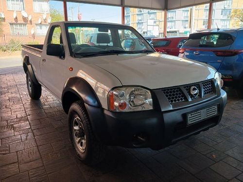 2017 Nissan NP300 2.4i LWB 4x4 Single-Cab