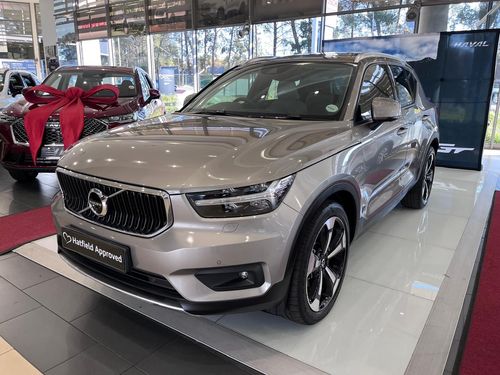 2021 VOLVO XC40 T4 Momentum Geartronic