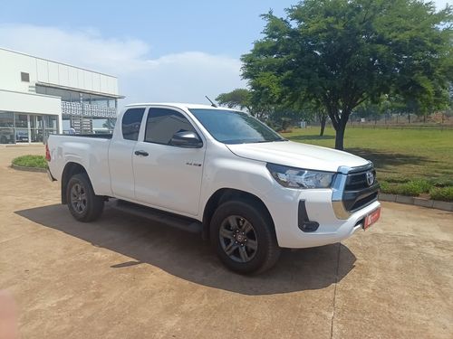 2024 Toyota Hilux Xtra Cab 2.4 GD-6 RB Raider 6AT [Demo]