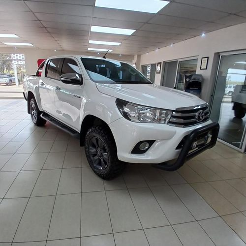 2017 TOYOTA HILUX 2.8gd-6 double cab 4x4 raider