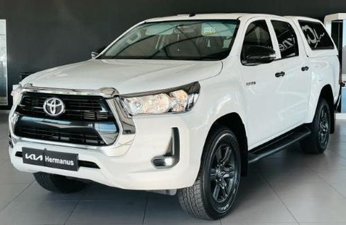 2021 TOYOTA Hilux 2.4GD-6 Double Cab 4x4 Raider, Seat covers & leather steering