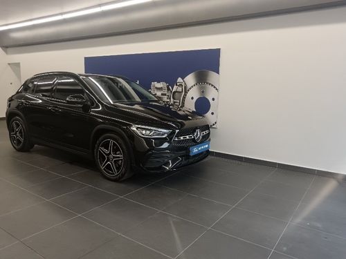 2021 Mercedes-Benz GLA 200 A/T