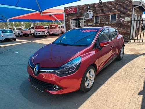 2015 Renault Clio IV 900 T Expression 5 door 66 kw manual