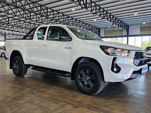 2024 TOYOTA HILUX 2.4 GD-6 A/T | E/C